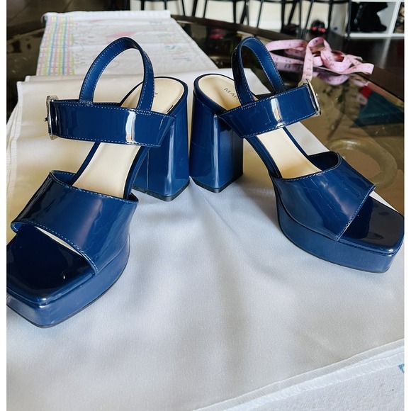 Marc Fisher Women's Blue Patent Leather Ankle Strap Block Heel Sandals 5.5 - Picture 2 of 11